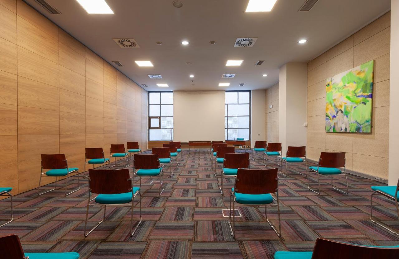 Hotel Puerta De Bilbao 4*