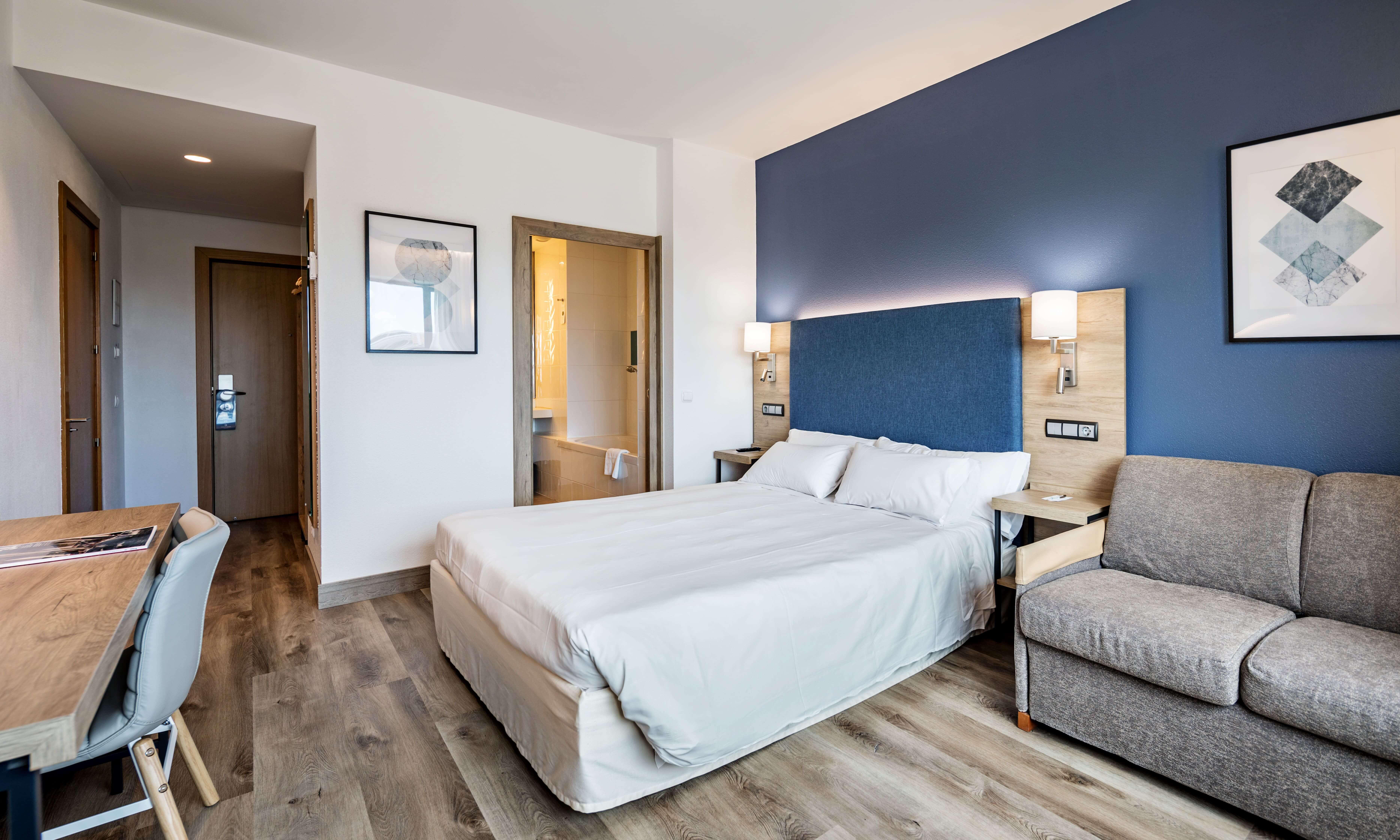 Hotel Puerta De Bilbao 4*